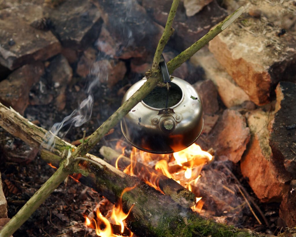 Kettle, campfire, forest, survival courses crozon brittany
