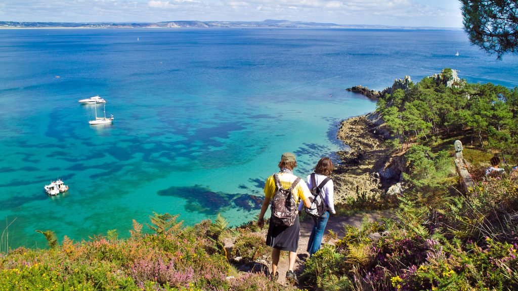 Travel guide crozon morgat hiking